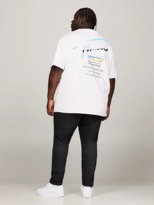 Camiseta com logo metálico nas costas