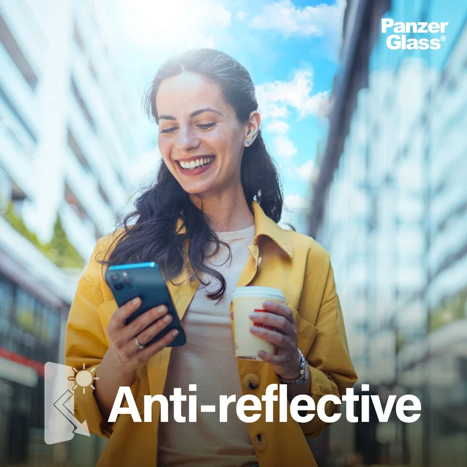 PanzerGlass - EyeCare Skærmbeskyttelse - iPhone 16 - Ultra Wide Fit