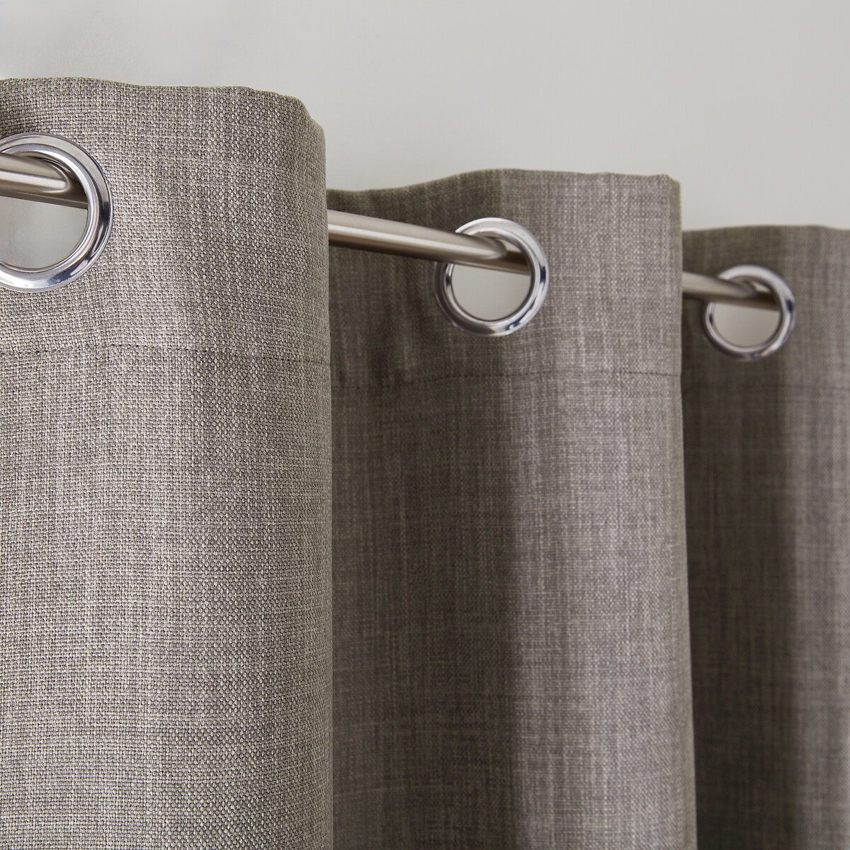 LA REDOUTE INTERIEURS<br>Cortina blackout Exurie com ilhós