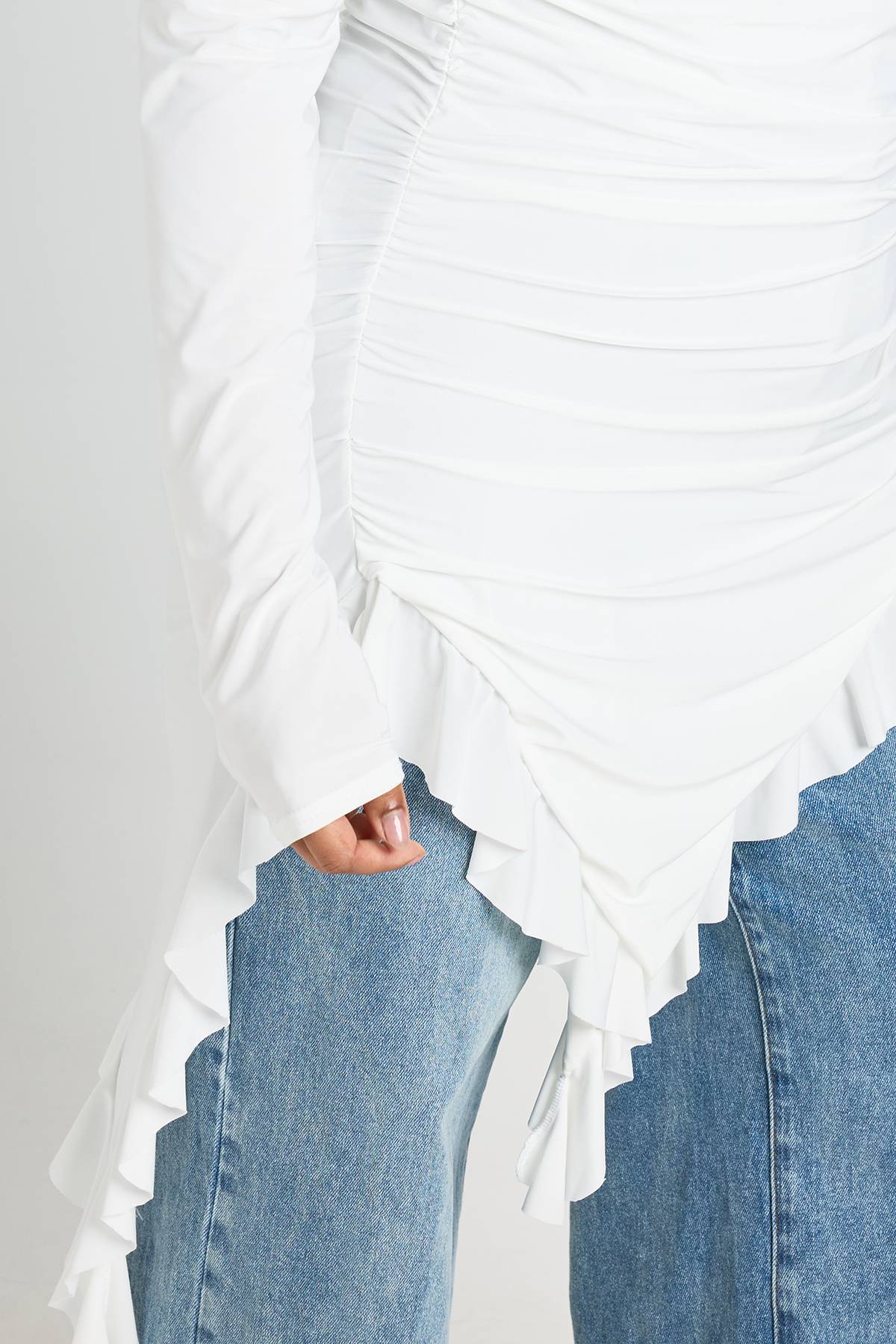 boohoo Haut Grande Taille À Manches Longues Toucher Doux Avec Ourlet À Volants