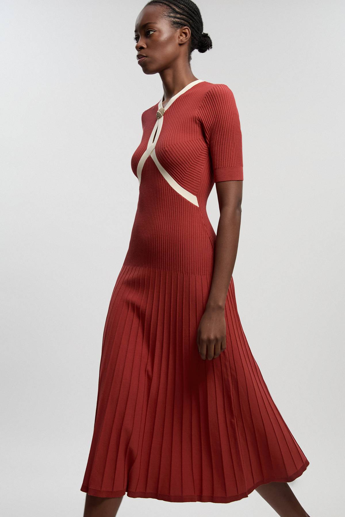 KarenMillen Robe Midi À Manches Courtes Jupe Ample Avec Détails En Maille Côtelée