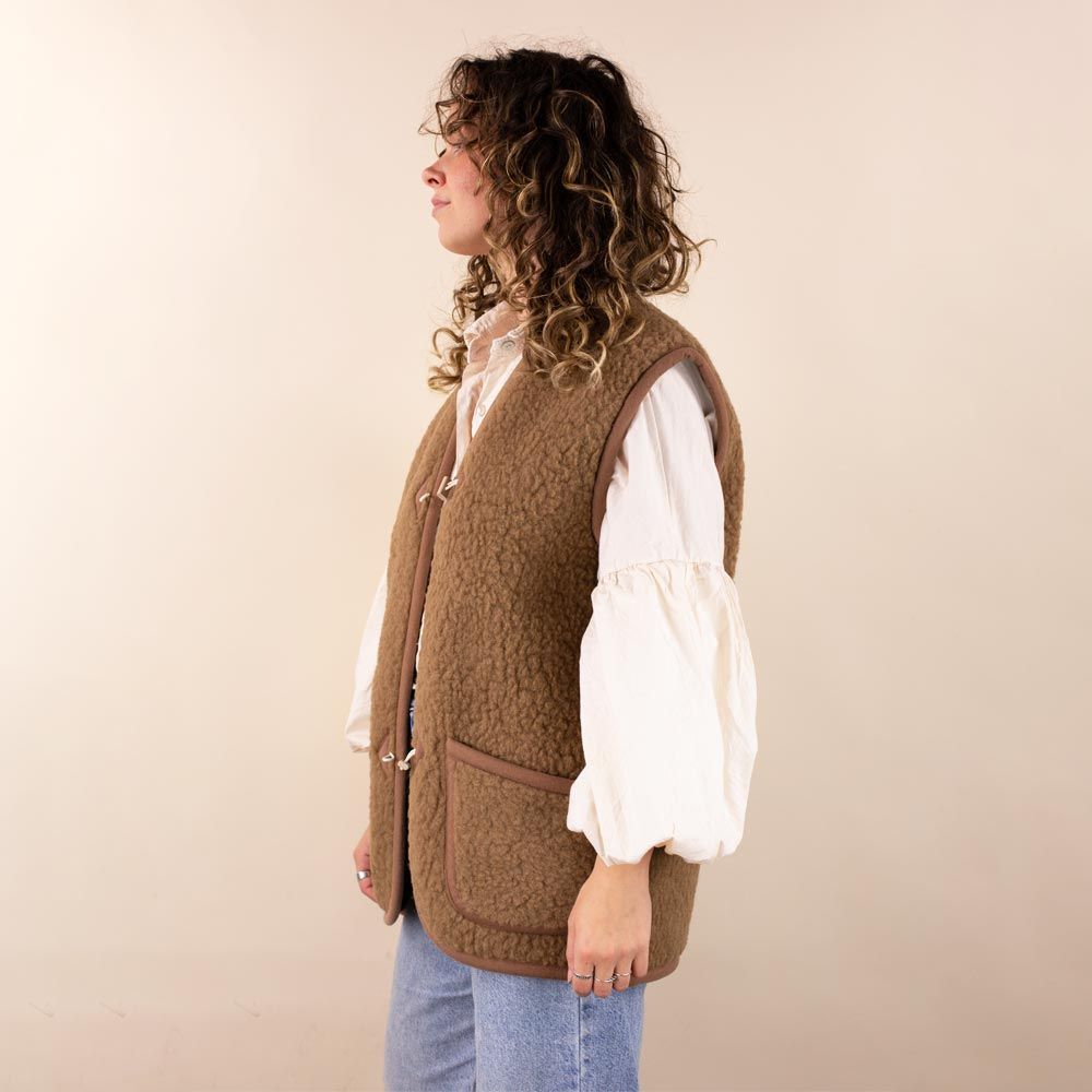Moonrise dames wollen vest met knoopje bruin