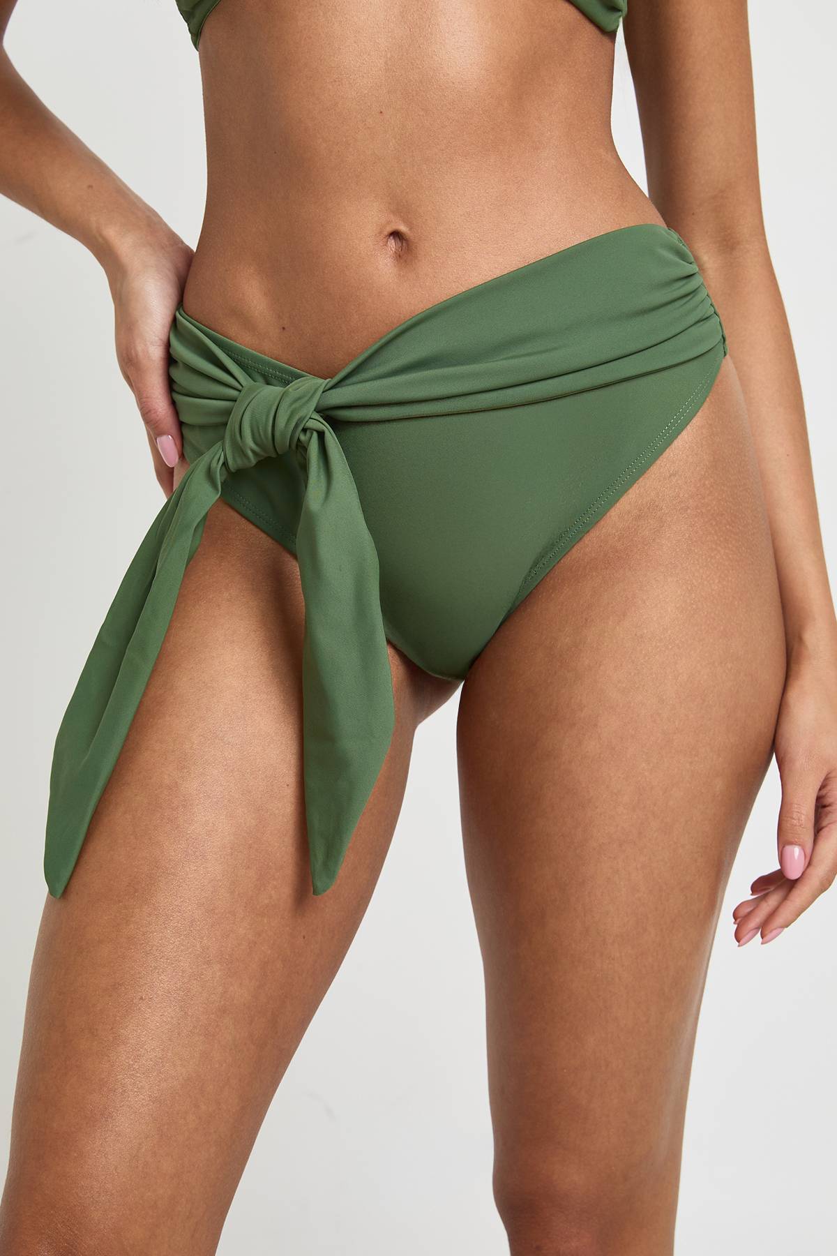 boohoo Bas De Bikini Taille Haute Avec Détail Drapé Et Effet Ventre Plat