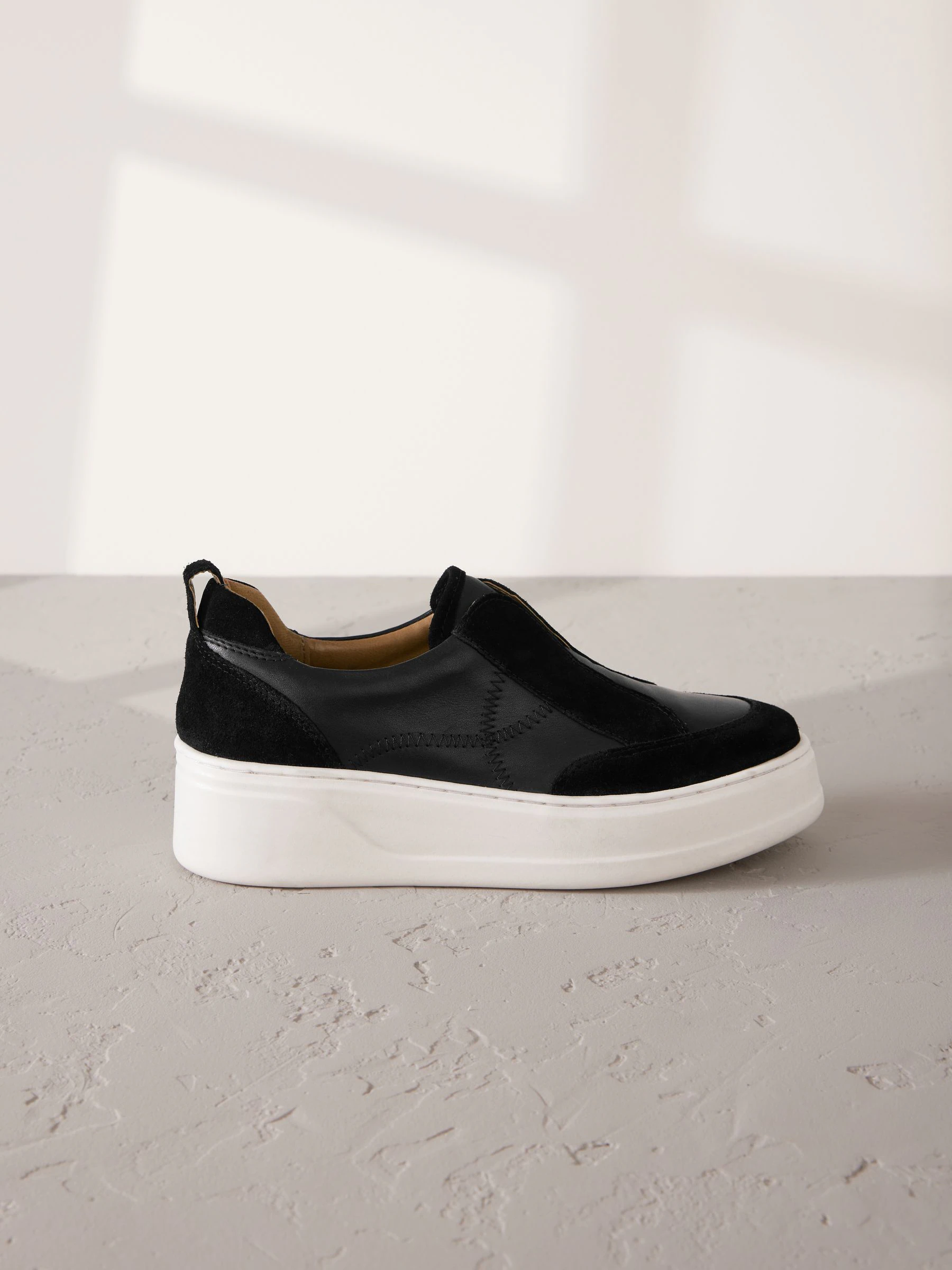 Zwart - Signature leren instapsneakers met dikke zool en plateauzool