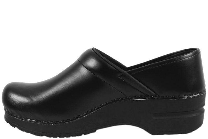 SANITA CLOOSED BLACK W TRÆSKO MED GUMMISÅL