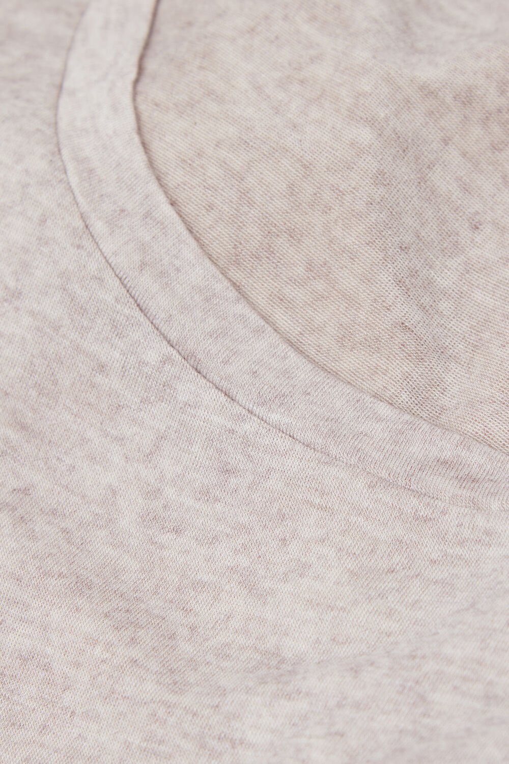 Blusa de manga comprida com decote redondo em modal ultraleve com cashmere.