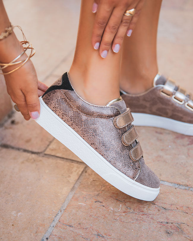 Basket femme taupe à scratch - Maddy