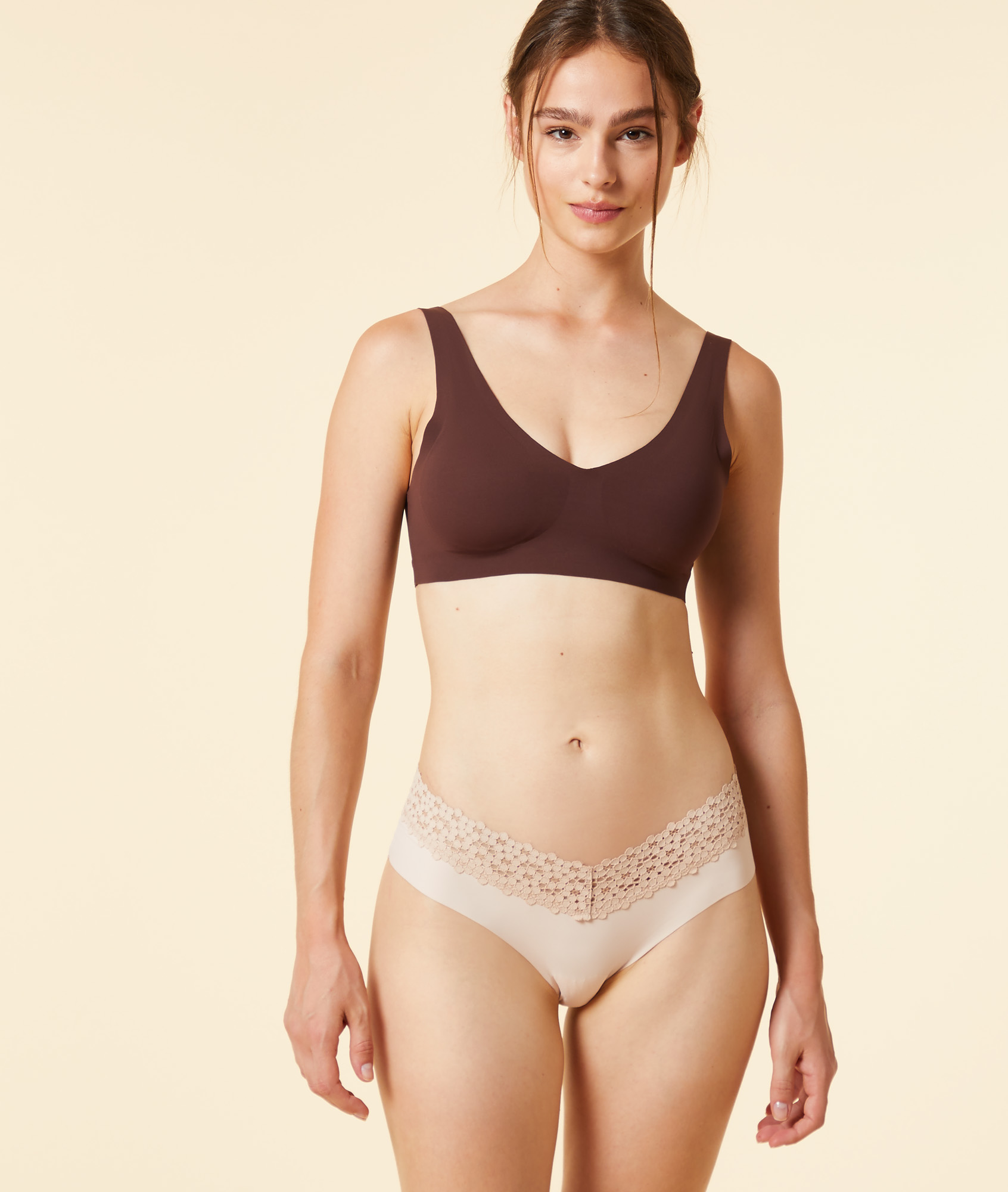 Hipster V-shape en microfibre et dentelle