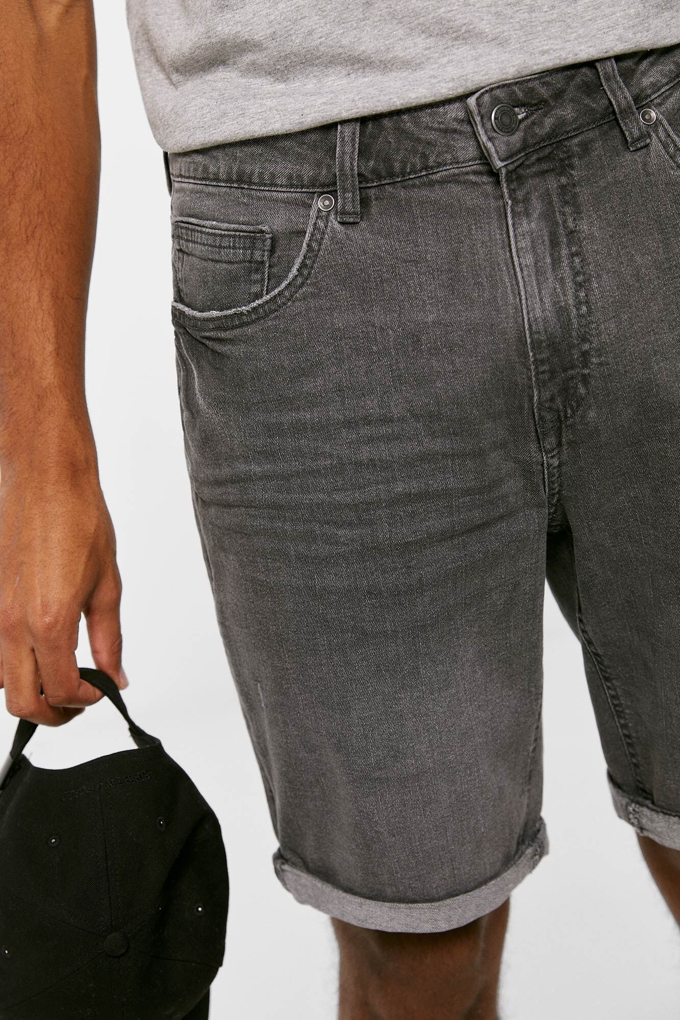 Bermuda jeans preta básica, lavagem bem escura - cinza escuro