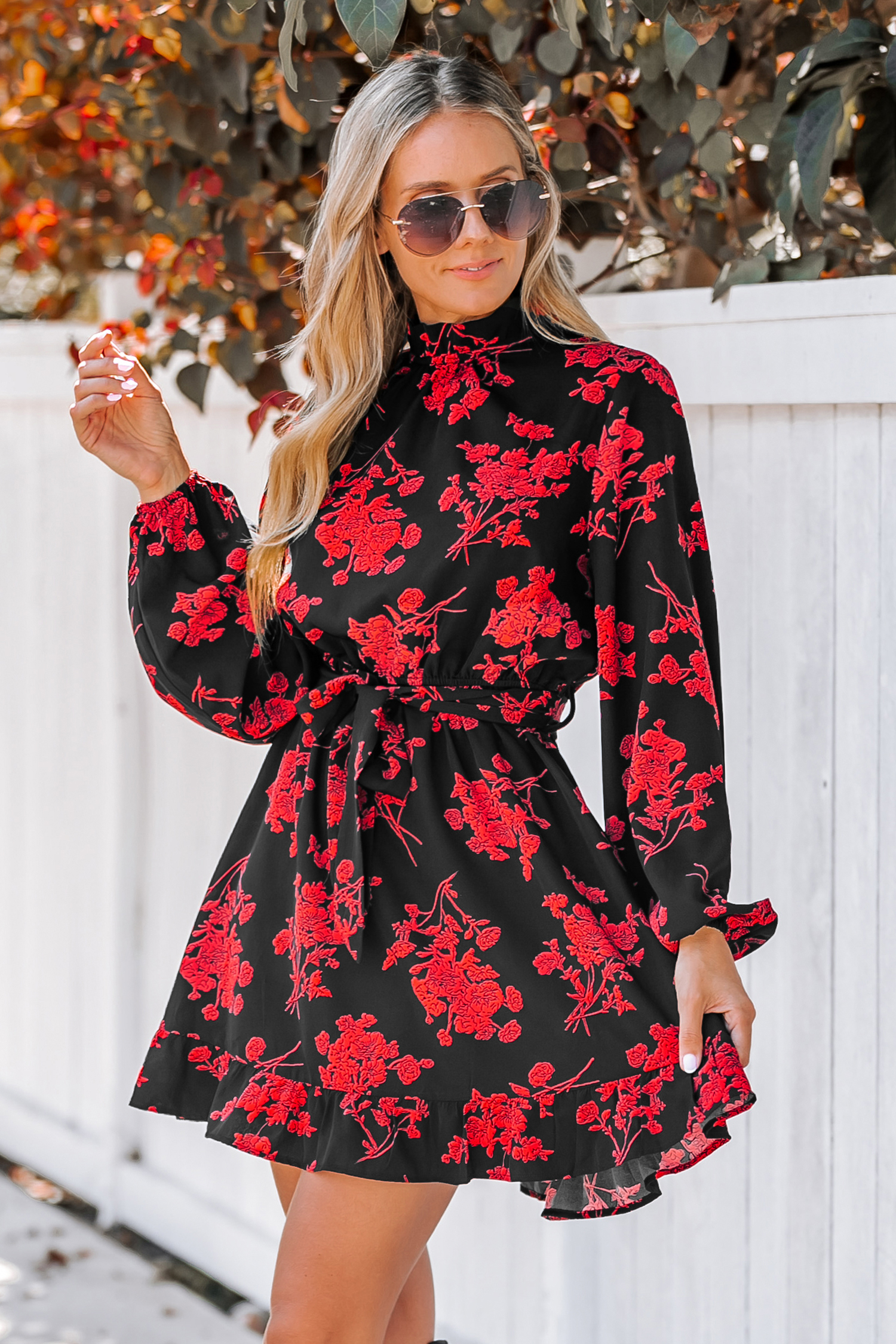 Robe mini avec col montant et ceinture à imprimé floral
