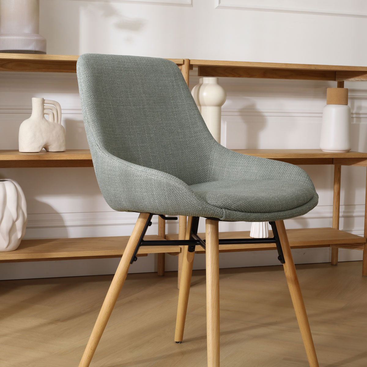 Eetkamerstoel Nena-Isa licht groen - houten onderstel