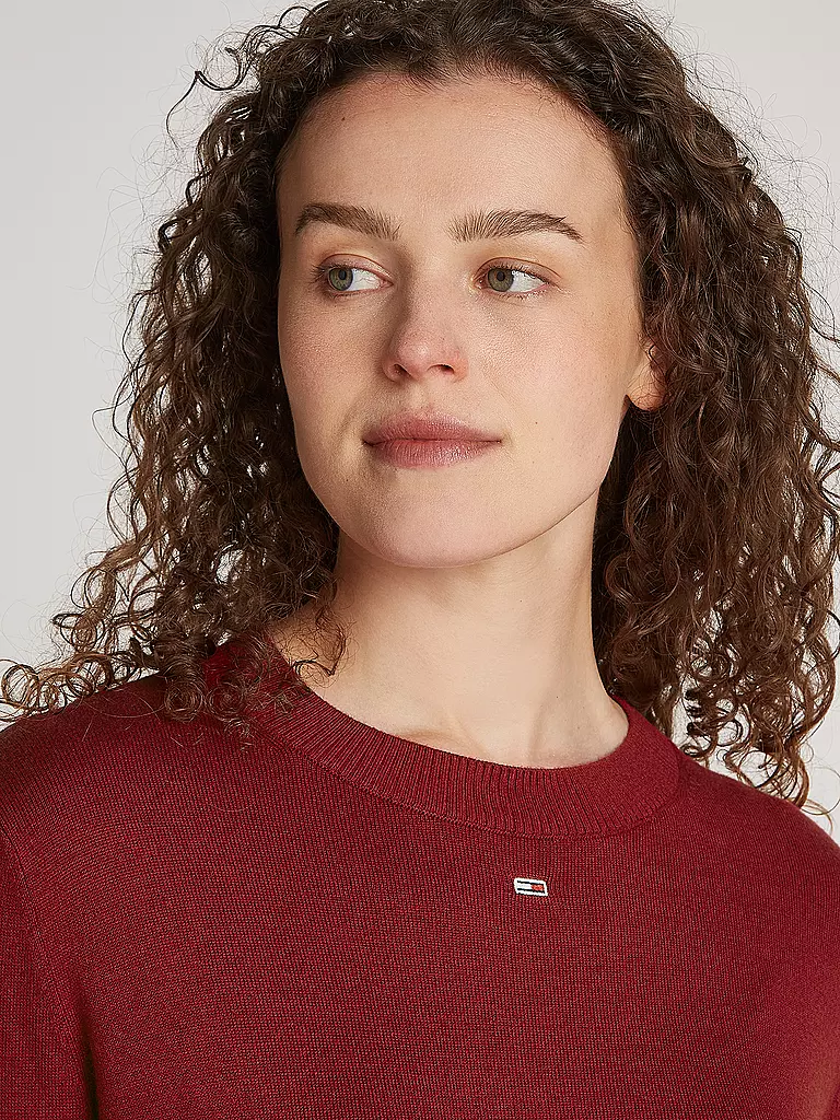 TOMMY JEANS Pullover rot