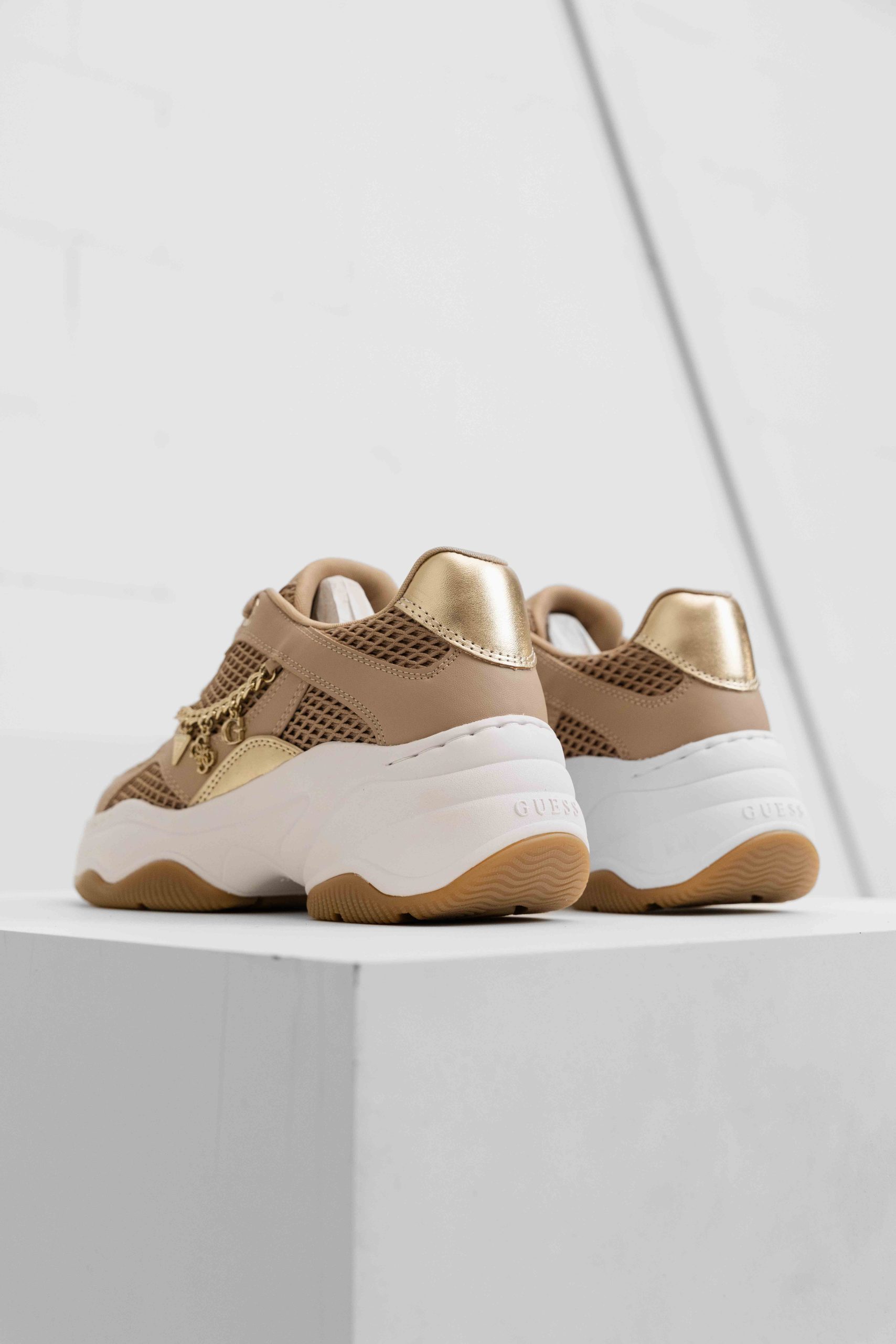 Guess Runner Sneakers Dames Bruin