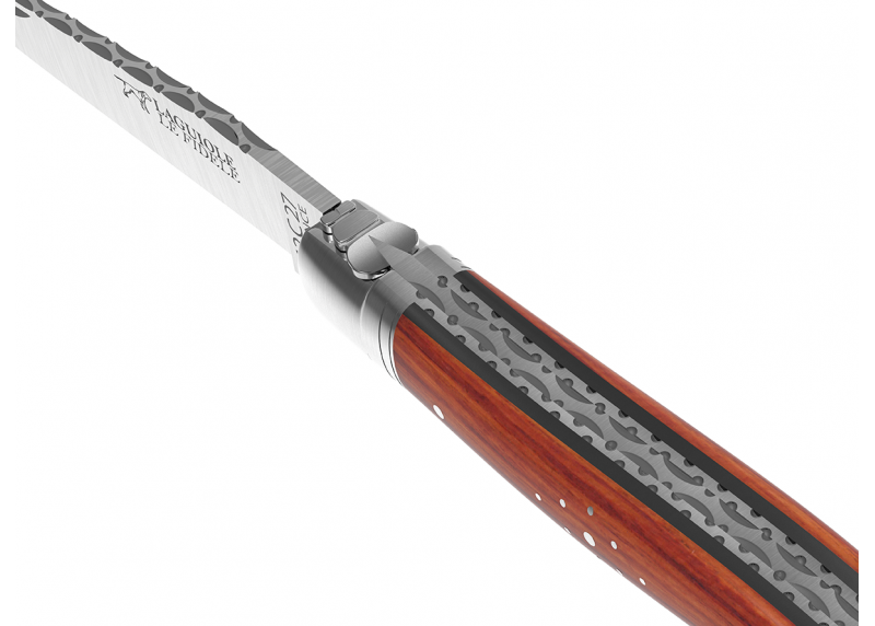 Couteau Laguiole prestige avec un manche en bois de rose et mitres en acier inoxydable