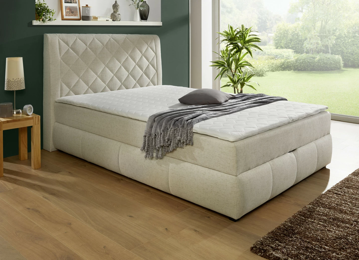 Boxspringbett mit Bettkasten und Topper