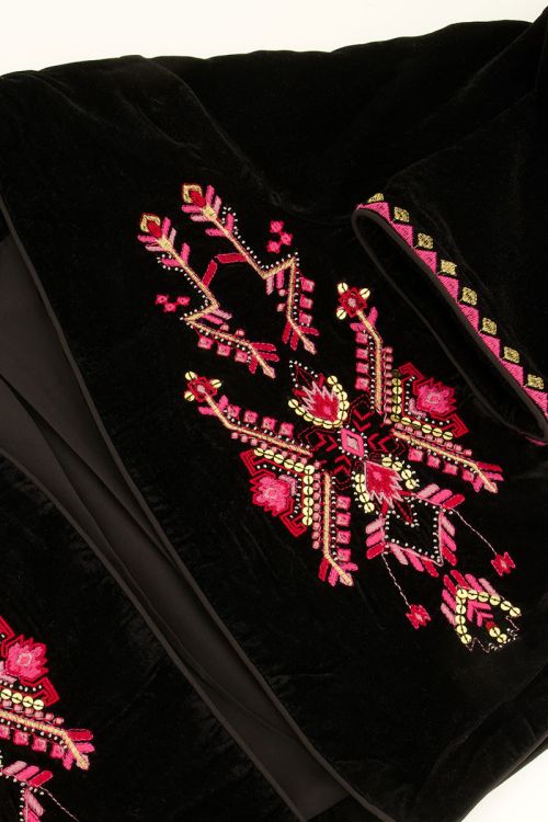 Zwart velvet jasje met roze embroidery