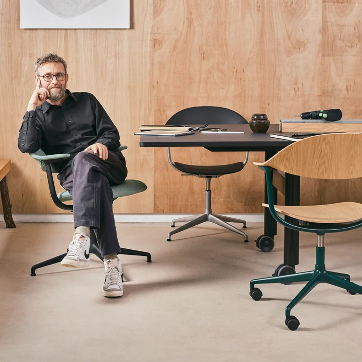 Vitra - Mynt Bürostuhl Viersterngestell, grau / soft light (Rollen für Hartboden)