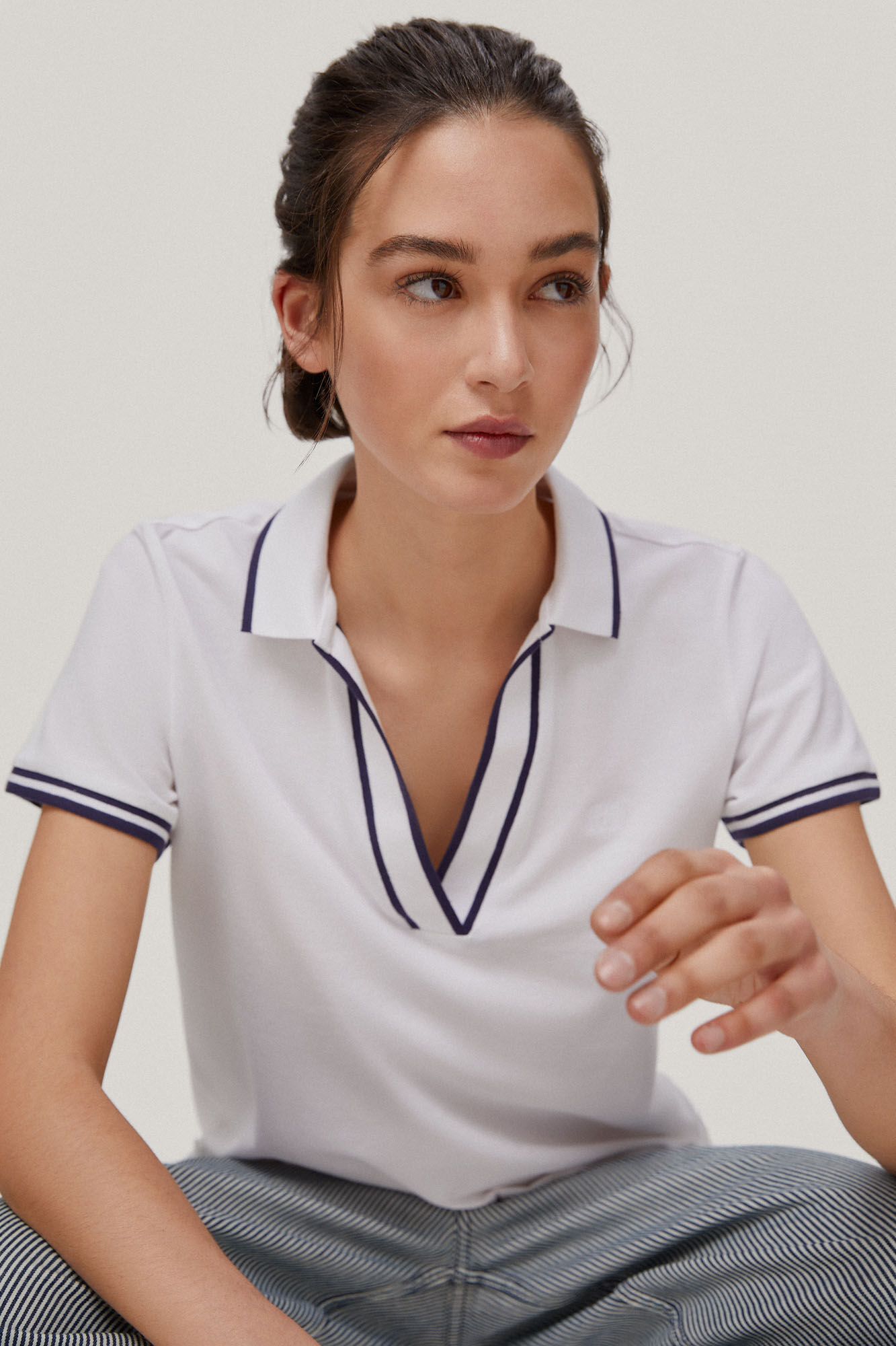 Camisa polo de manga curta com decote profundo - Branco-creme
