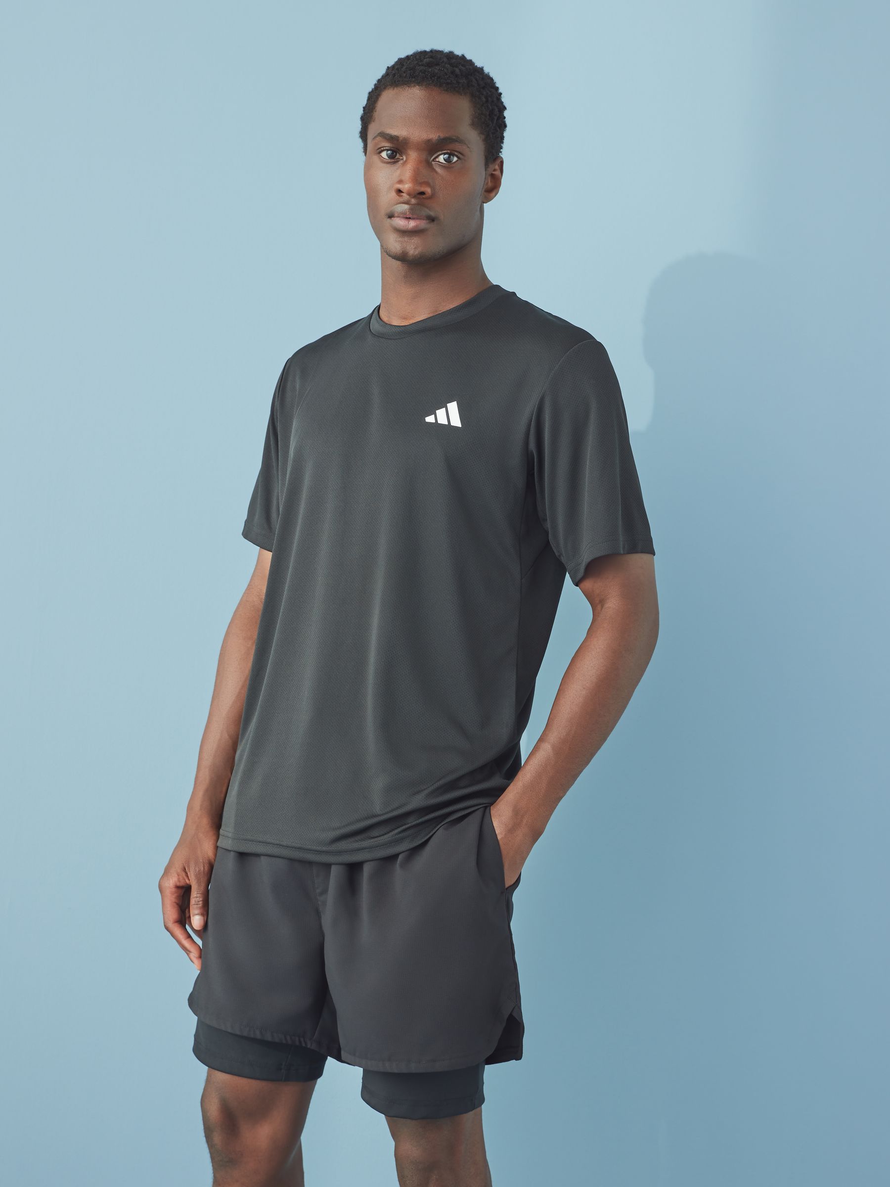 Zwart - adidas Train Essentials trainingsshirt
