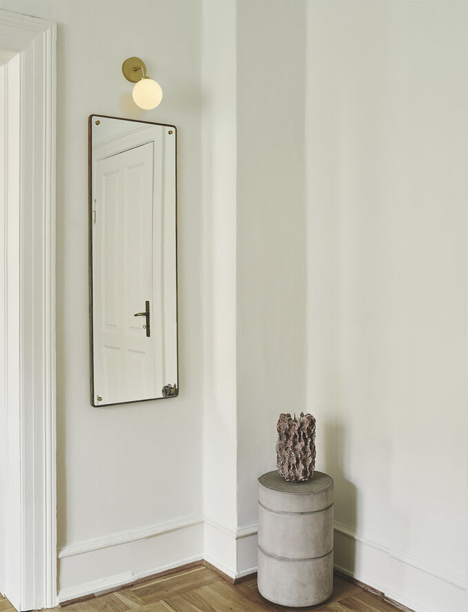 Nuura Apiales Wall, brushed brass / opal Brushed brass / opal