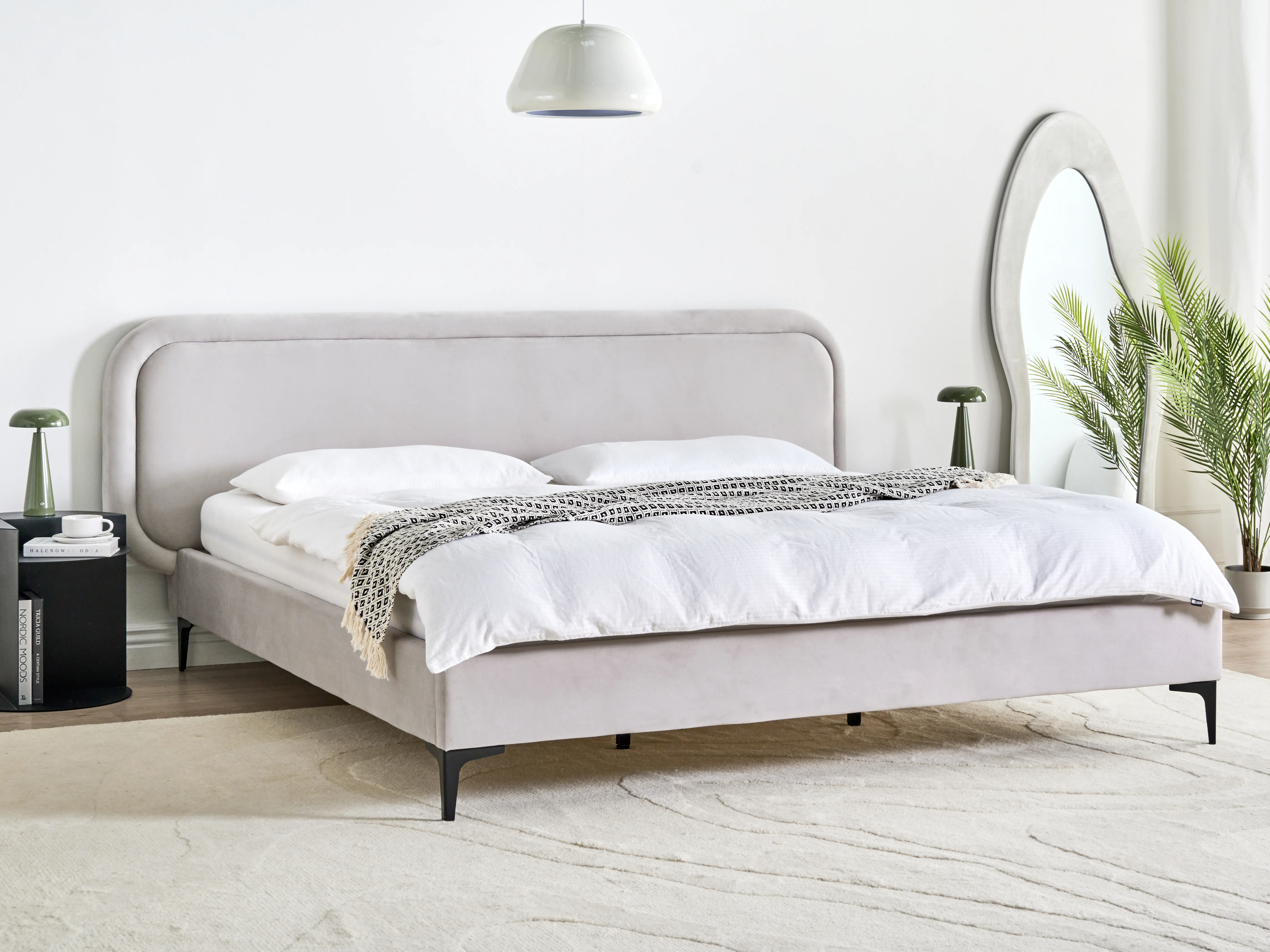 Bed Fluweel SUZETTE 180 x 200 cm Lichtgrijs