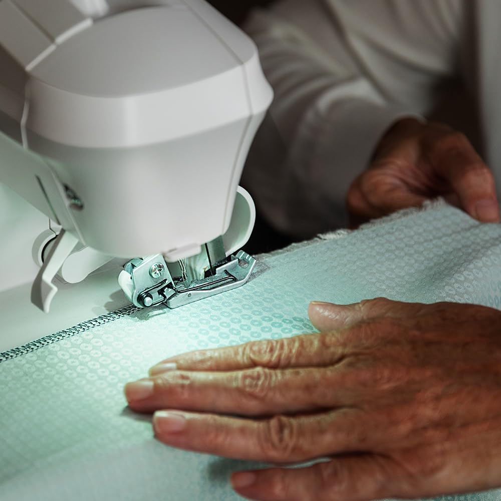Cecotec Machine à Coudre Bellecouture Overlock, Vitesse 1100 tr/min, Pression du Pied-De-Biche Réglable, Entraînement Différentiel, Fonctions de Point