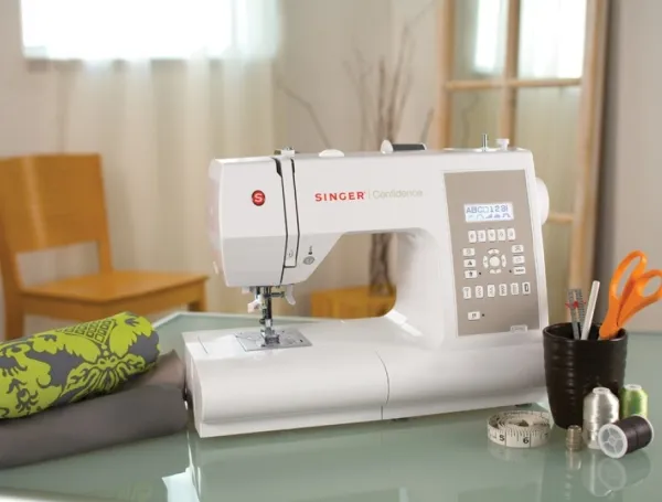 [OUTLET] - Singer Confidence 7470 - Symaskine - 225 søm - 6 et-trins knaphuller - LCD display