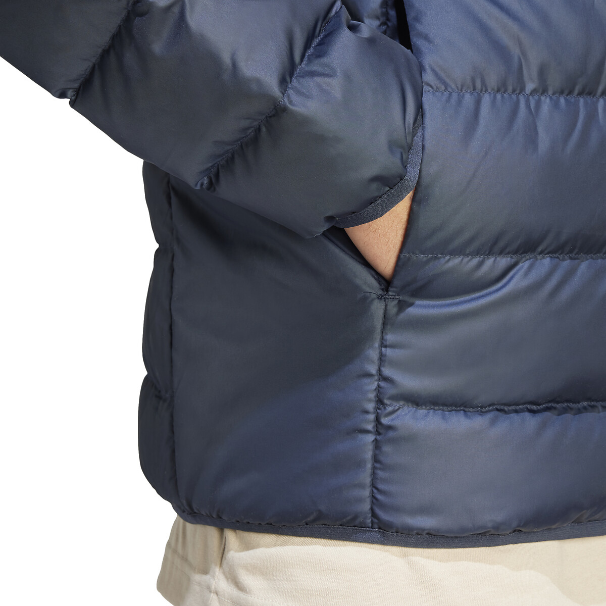 adidas Performance<br>Jaqueta de plumas leve com zíper, sem capuz Essentials