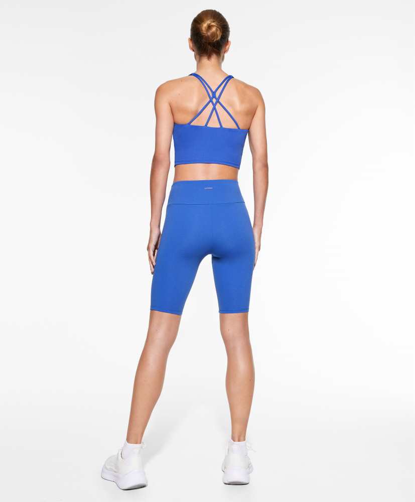 Regata com alças confortáveis e bojo.