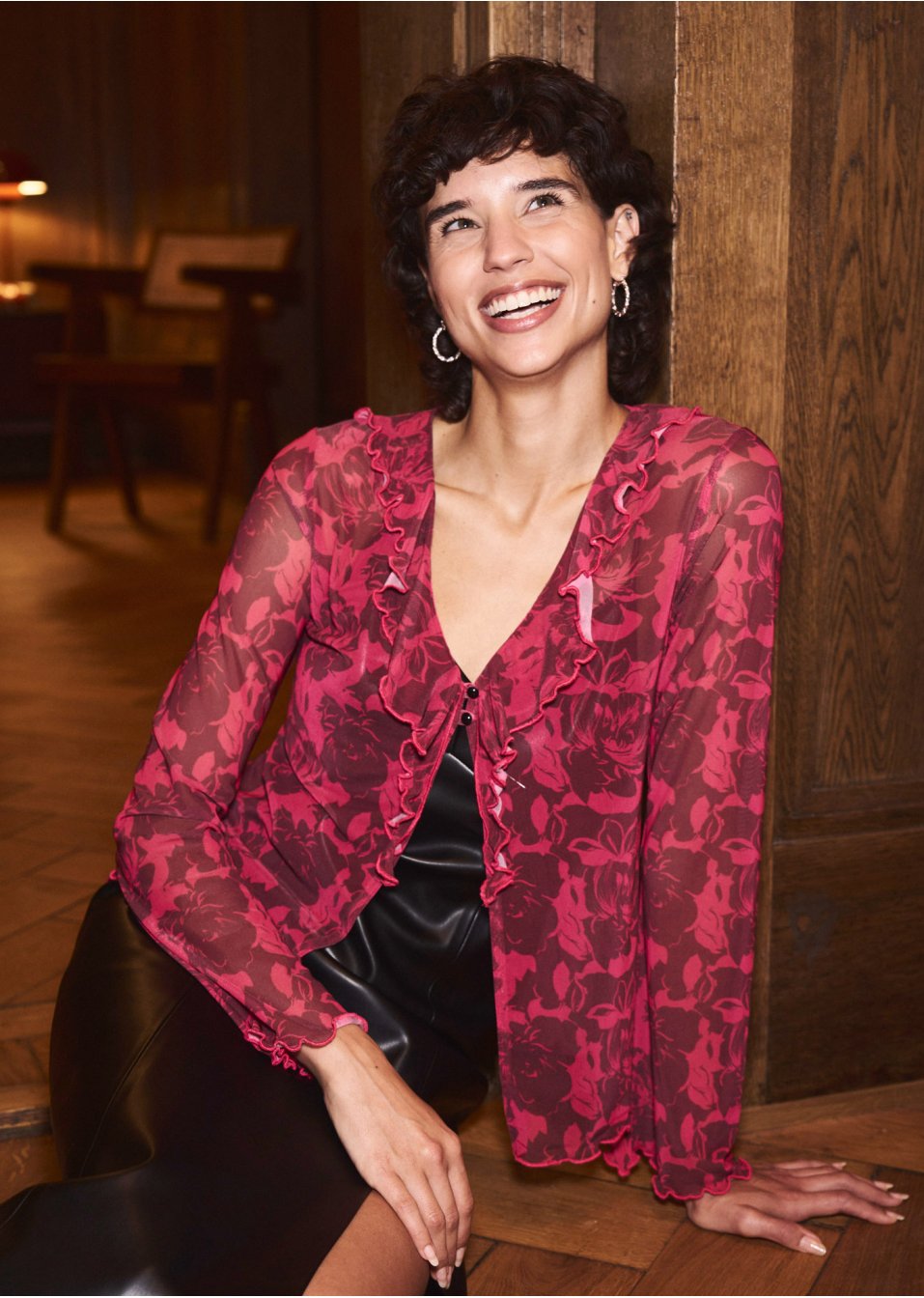 Blouse en résille à volants