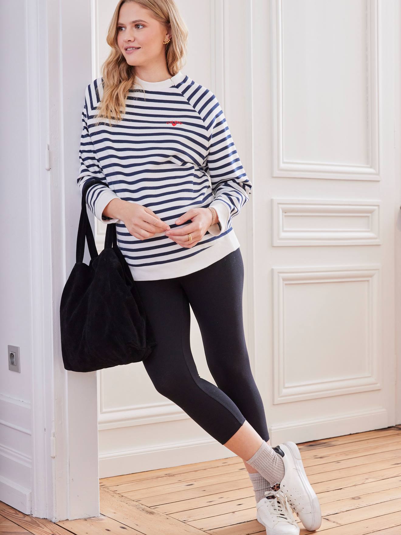 Calça legging preta de malha elástica para gestantes