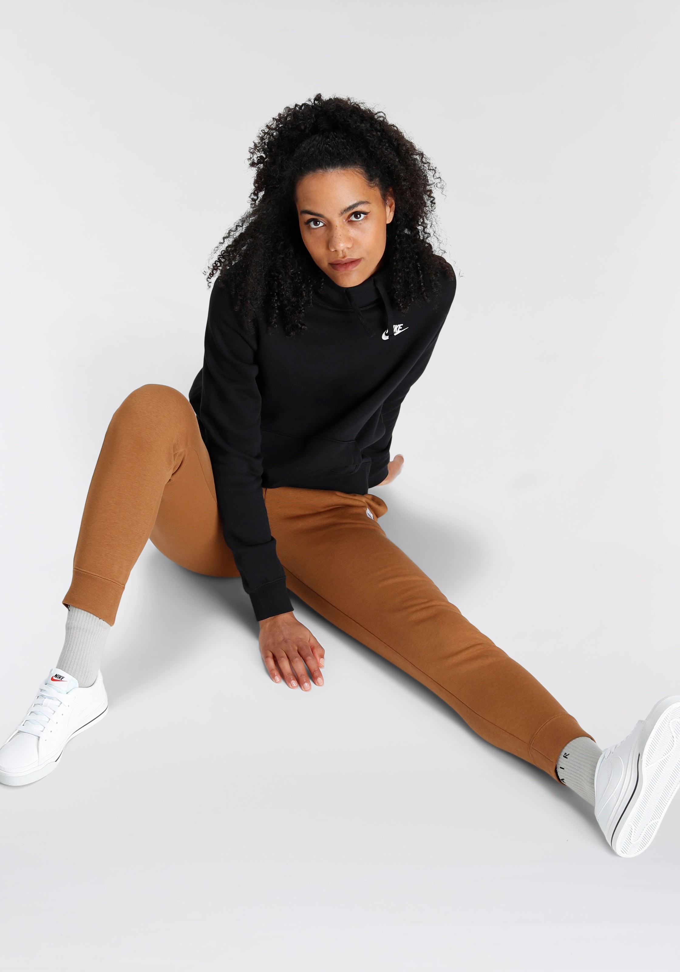 Nike Sportswear Kapuzensweatshirt »CLUB FLEECE WOMENS FUNNEL HOODIE«, Damen Kapuzenpullover aus weichem Fleece Material