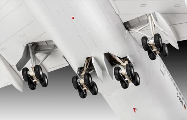 Revell Boeing 747-8 Lufthansa 