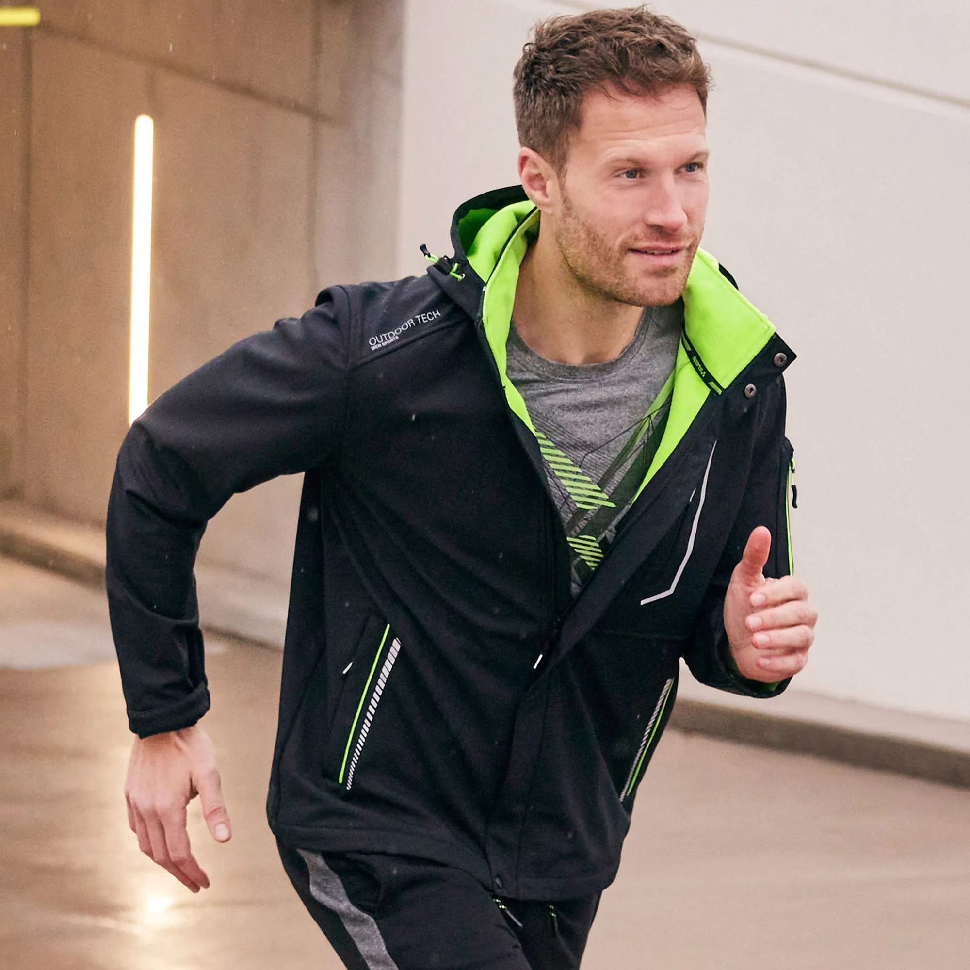Herren-Softshell-Jacke mit Kapuze