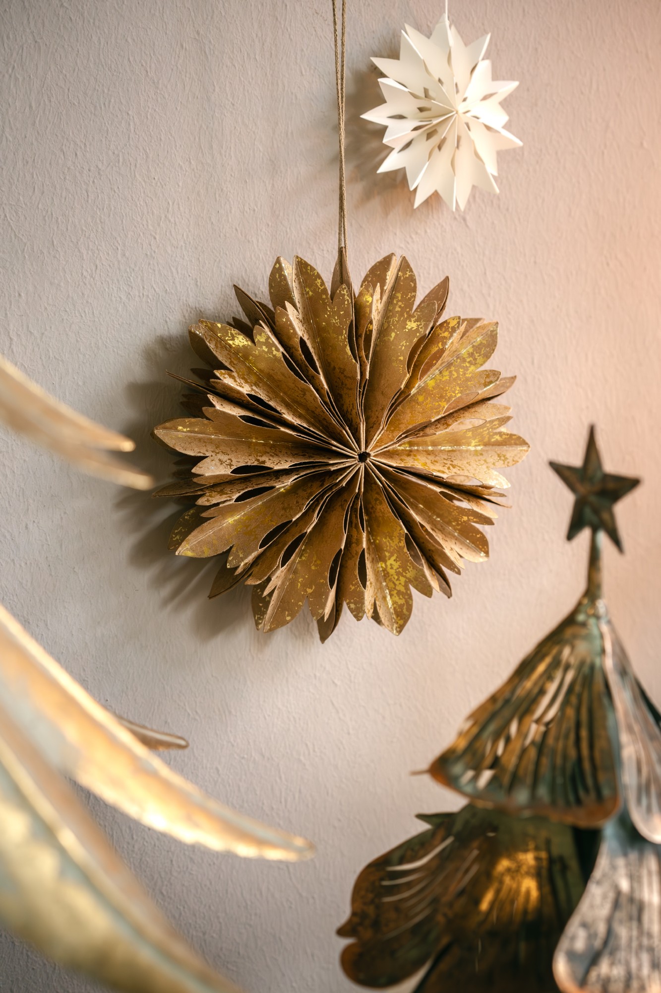 Weihnachtssterne aus Papier, 12 Stück, weiß, Ø 10 cm günstig bestellen