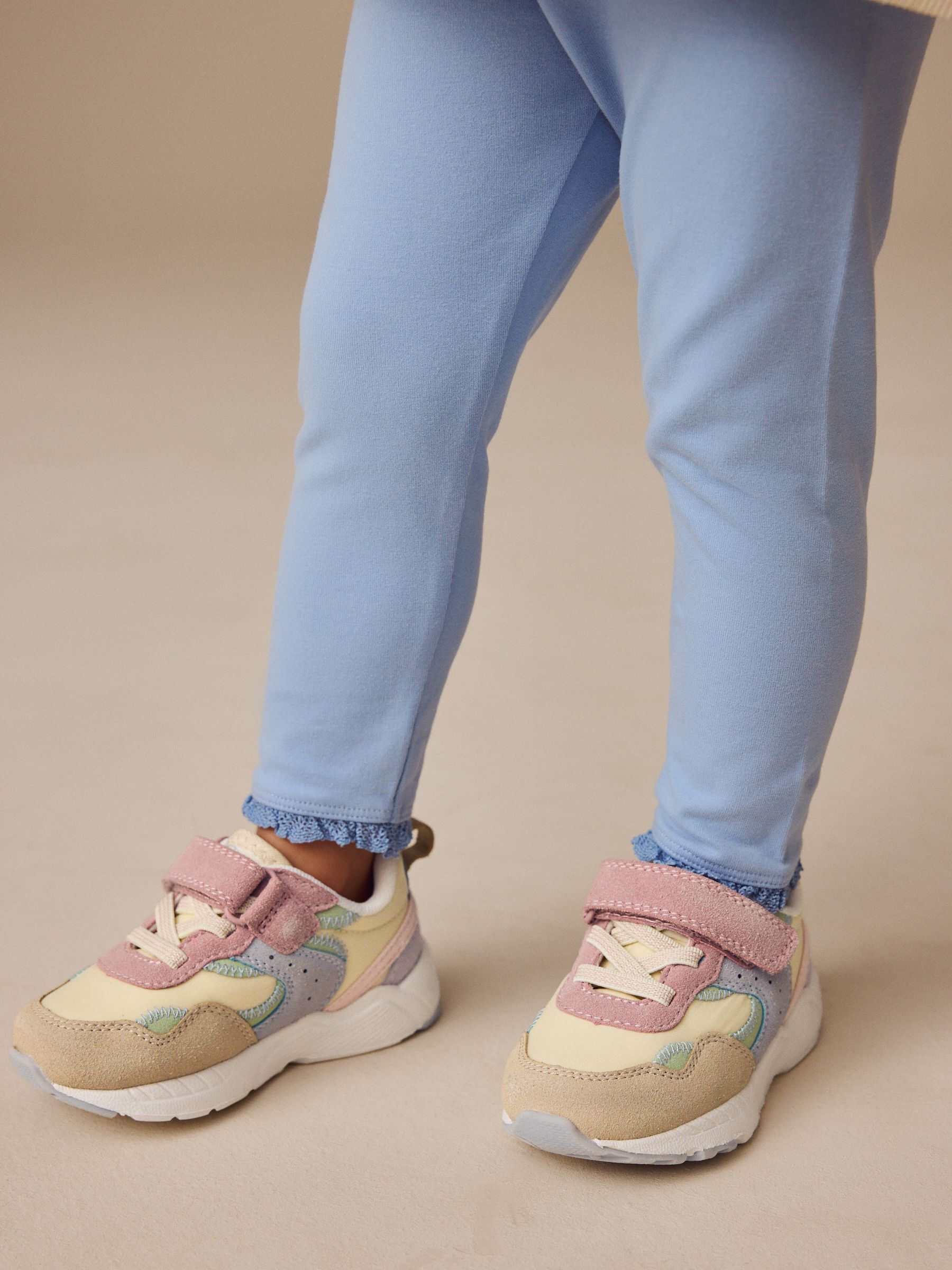 Pastelkleurig - Sneakers met elastische veters en klittenbandsluiting