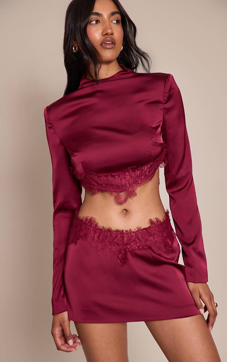 Rouge Bordeaux Top En Satin À Col Montant Et Manches Longues Avec Bordure En Dentelle