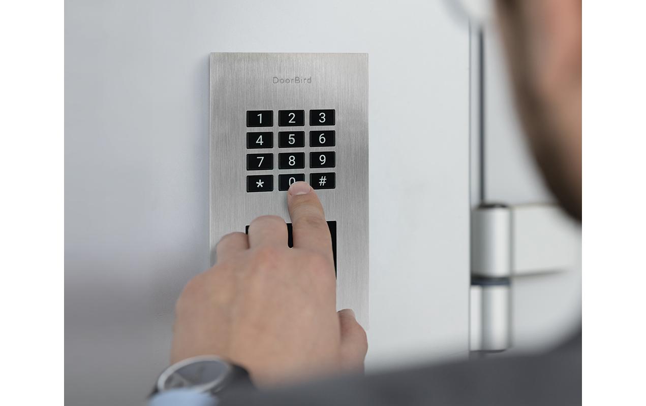 Zutrittskontrollsystem A1121 Unterputz PoE-fähig, Edelstahl<br>Smarte Multi-Technologie Zutrittskontrolle