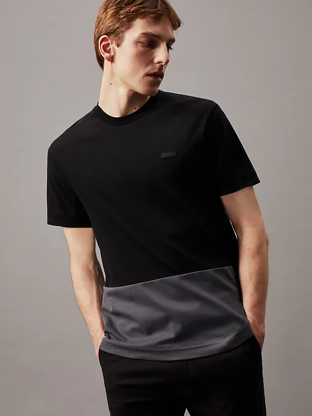 Camiseta com blocos de cores