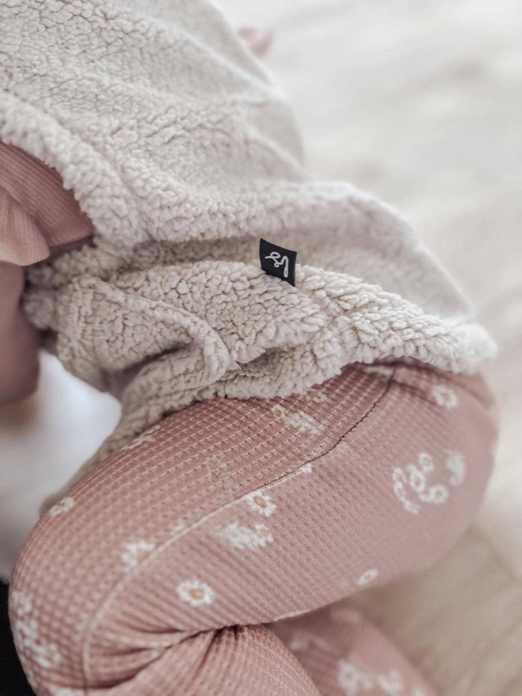 Babystyling gebloemde flared broek roze