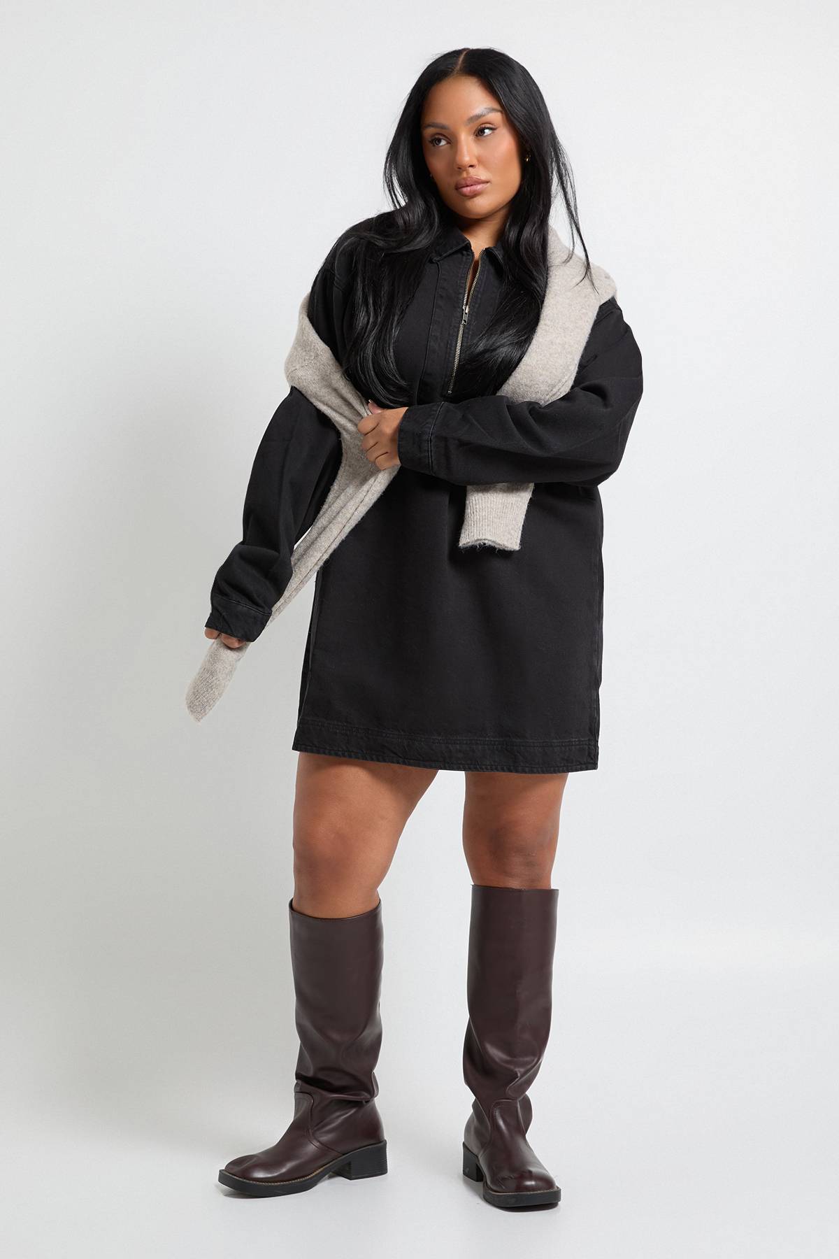 boohoo Robe shift zippée en denim Plus