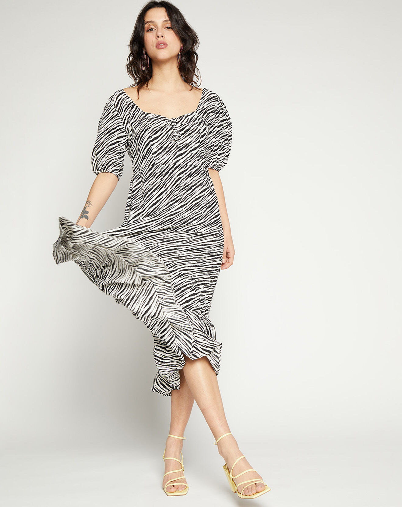 Faithfull the Brand Robe midi Gabriela imprimée zèbre noir/blanc