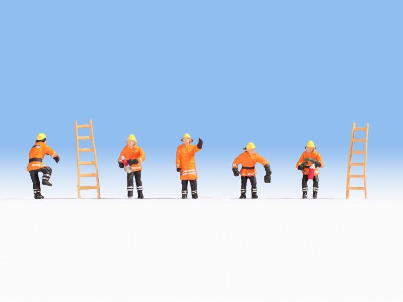 NOCH Figuren Feuerwehr (orange Schutzanzüge) 5 Stück, H0 Feuerwehr Figuren mit zwei Leitern für H0 Modelleisenbahnen