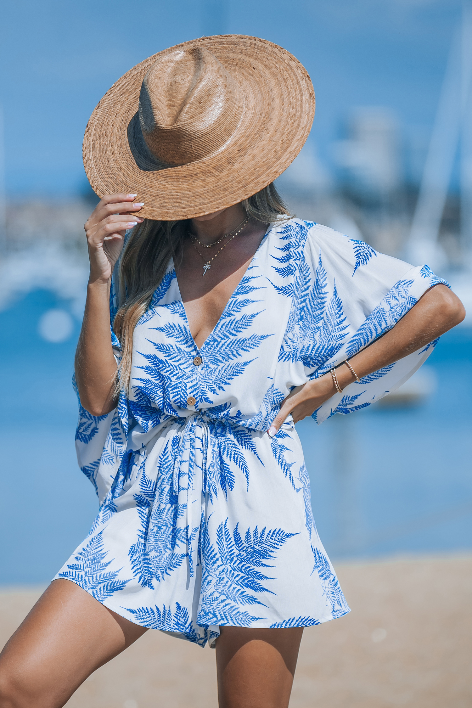 Combishort à boutons et feuilles tropicales bleu et blanc