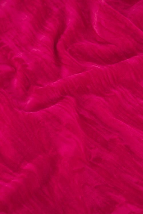 Roze velvet jurk met V-hals
