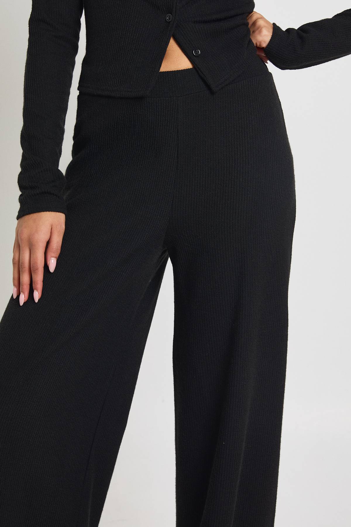 boohoo Ensemble Coordonné Petite Taille Côtelé Haut Manches Longues Boutonné Et Pantalon Jambes Larges