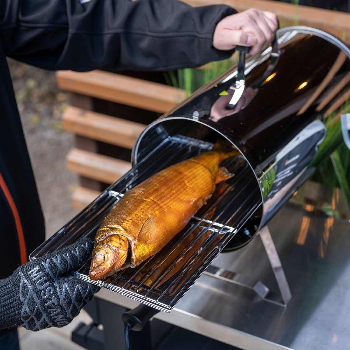 Grillhanske, Svart