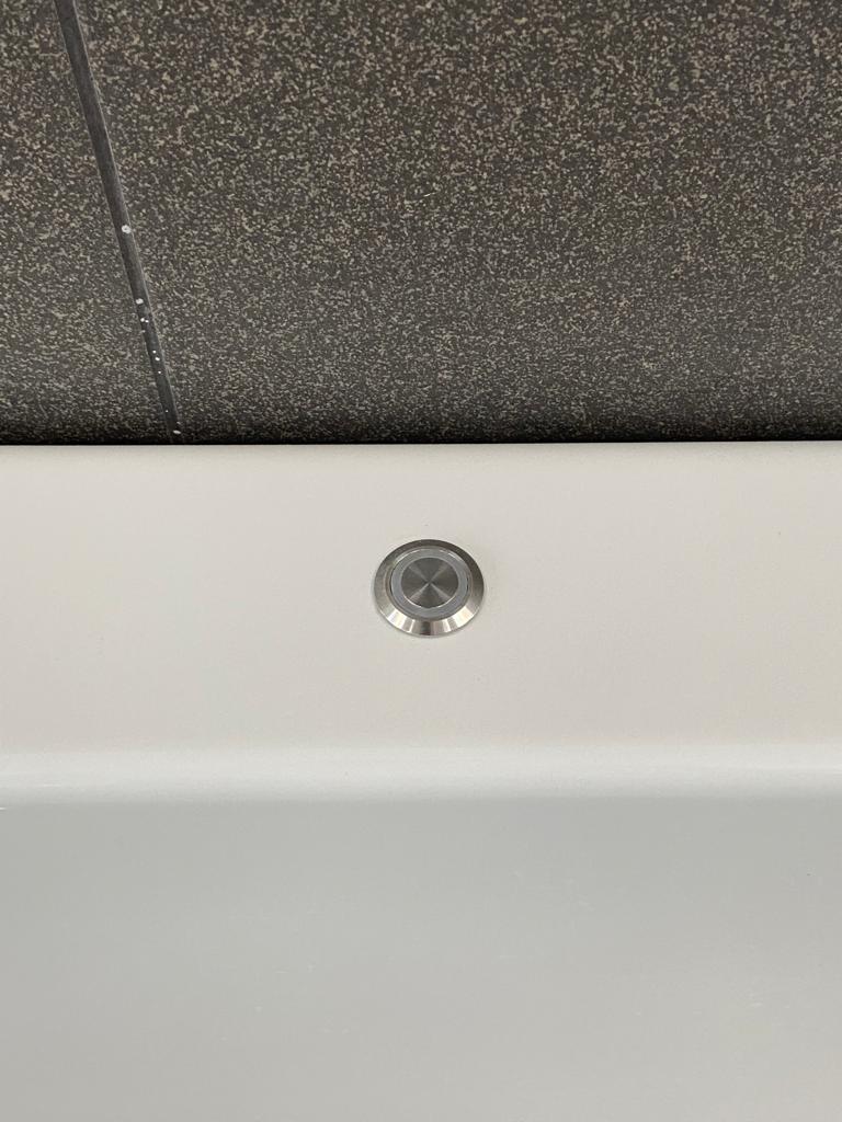 Lambini Designs Round bubbelbad 190x90cm 12 zwarte aerojets elektronisch