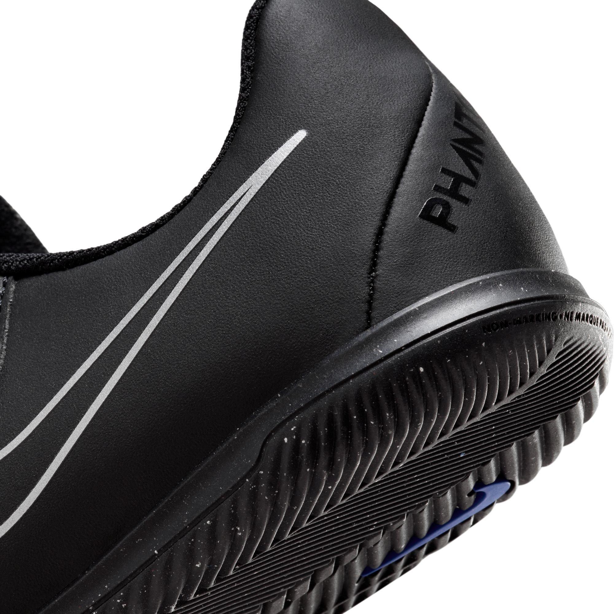 Nike Phantom GX 2 Club Juniors Indoor Court Football Boots.
