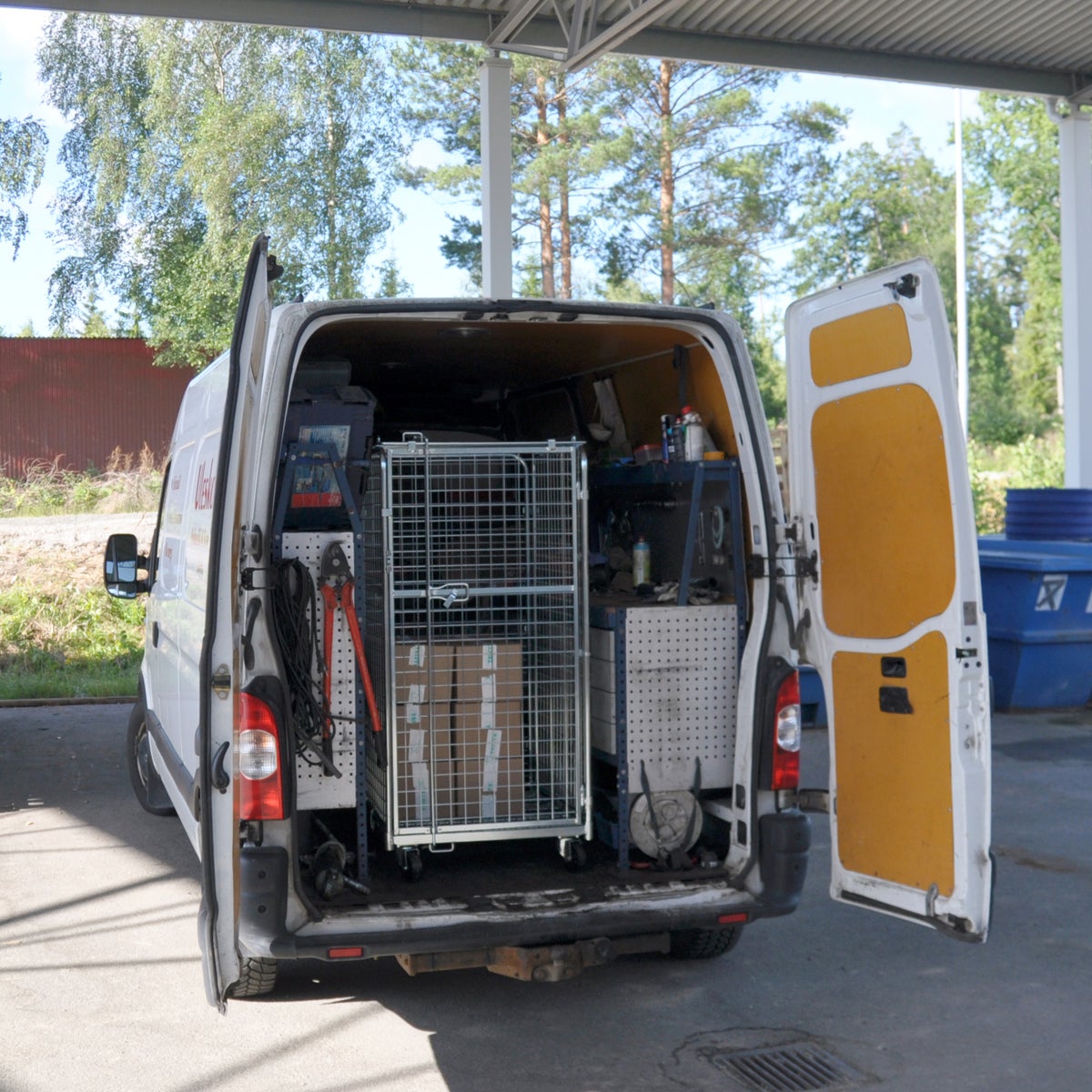 Kongamek beveiligingscontainer 795x715x1505mm gegalvaniseerd met gaasbodem, 4 gaaswanden en deur zonder rem